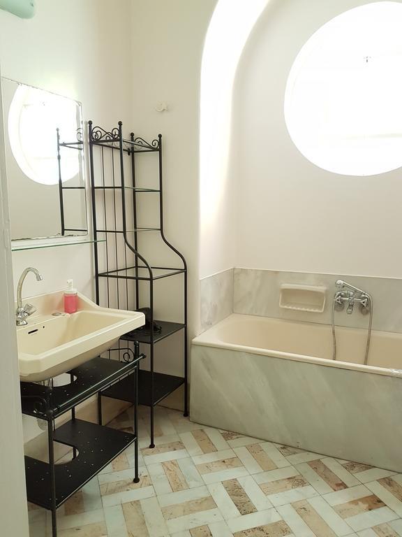Errathens Pine Red And Taupe - Athens Center Διαμέρισμα Εξωτερικό φωτογραφία